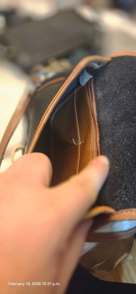 Vintage Dooney & Bourke All Weather Leather Crossbody Bag - photo 4