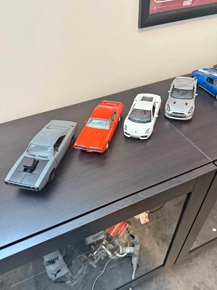 1/24 scaled model cars 11 of them