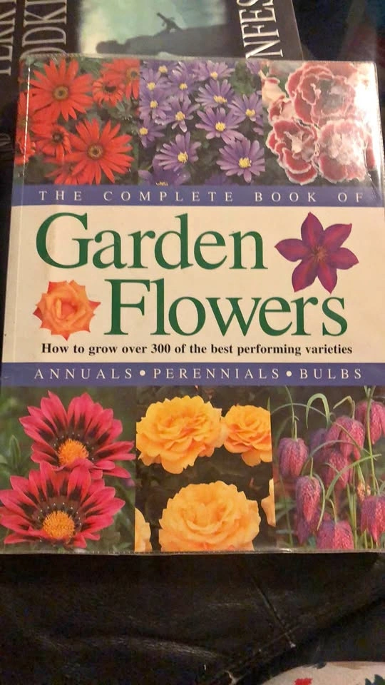 ⚽️ Incredible Garden Book a Must Have for Gardeners