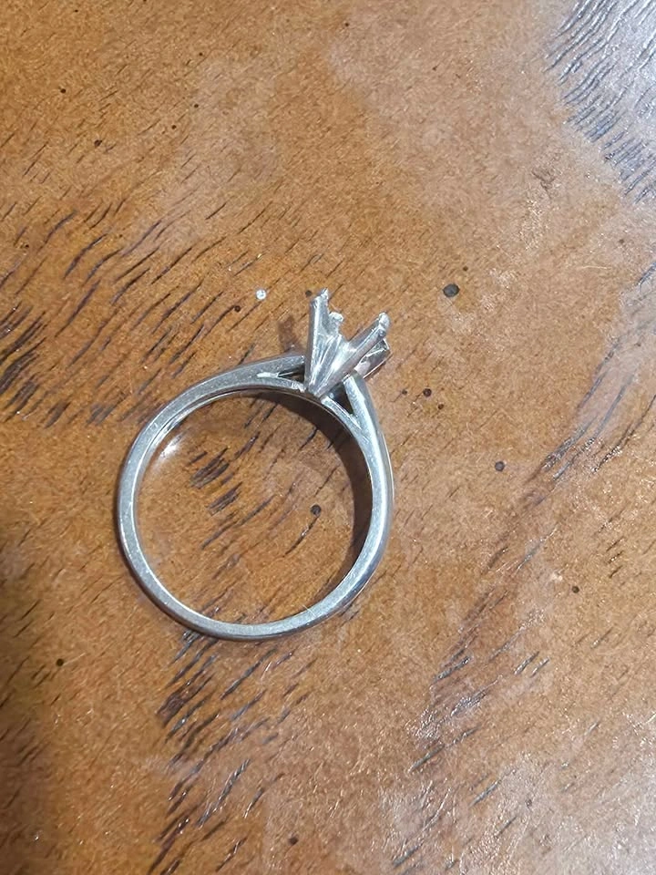 18k White Gold Solitaire Ring Setting - photo 2