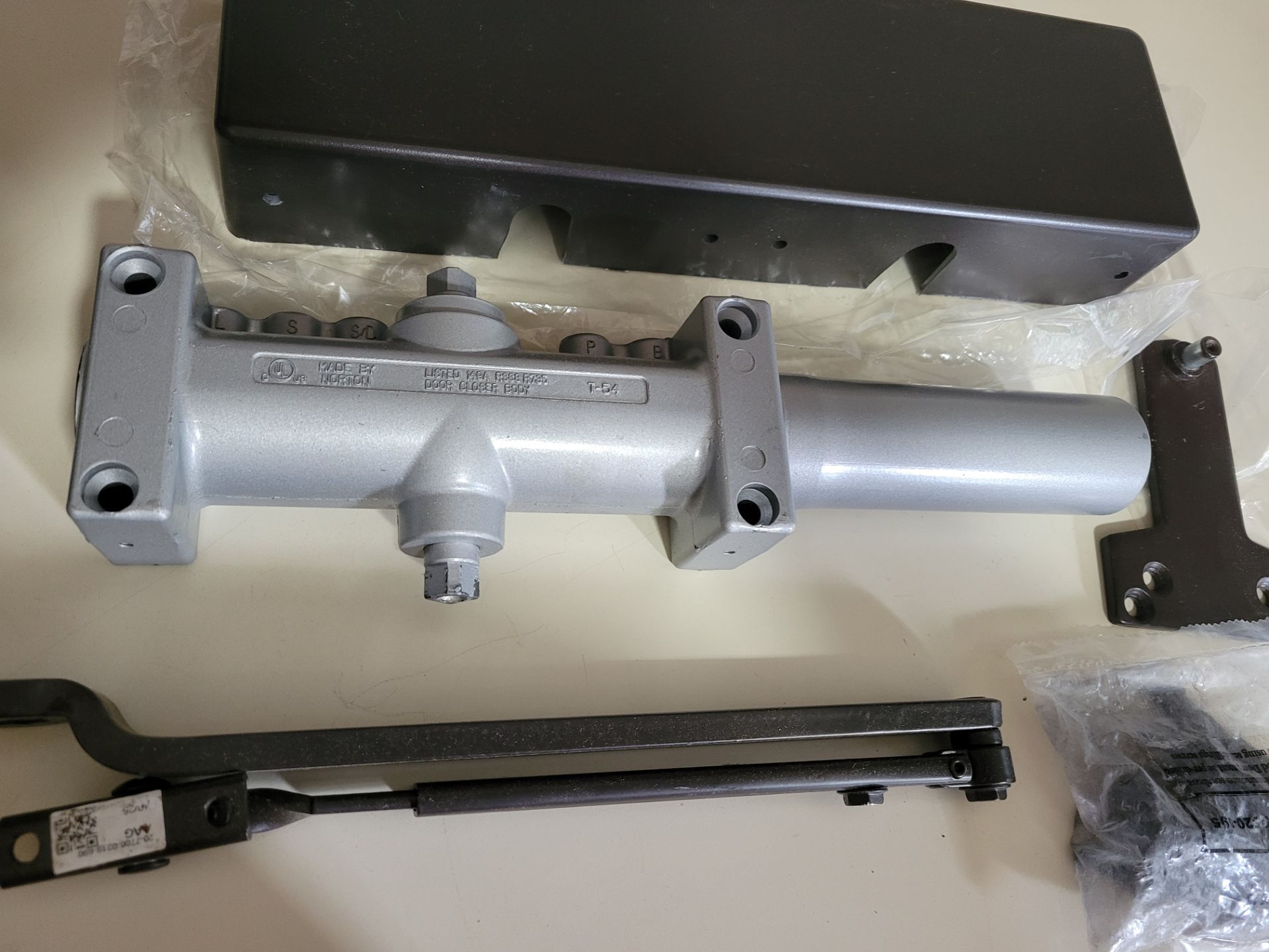 Norton Rixson ASSA ABLOY Heavy Duty Door Closer Bronze 7500 690 - photo 3