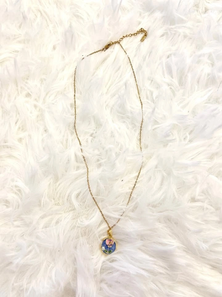 Brand New Vintage Floral Enamel Necklace – Blue Rose Pendant - photo 2