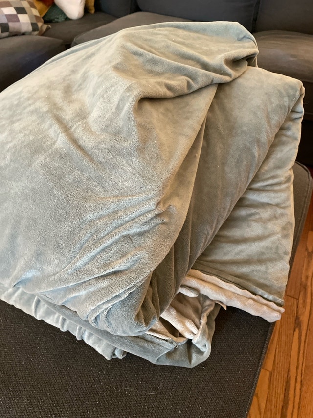 Quility Queen Size Weighted Blanket – $20