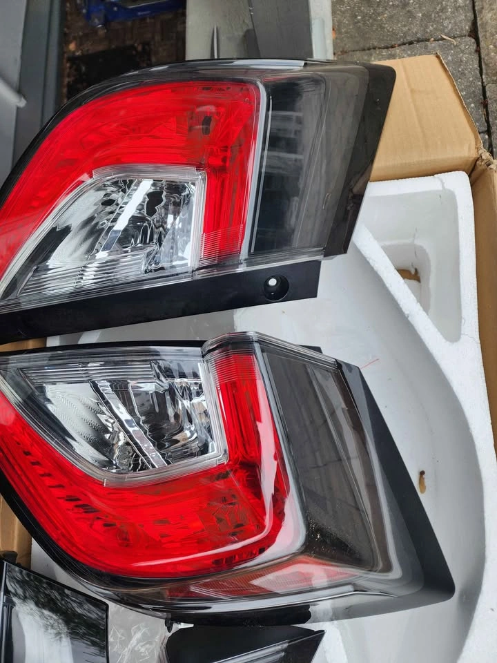 OEM Civic 10th gen Hatchback Taillight - photo 2