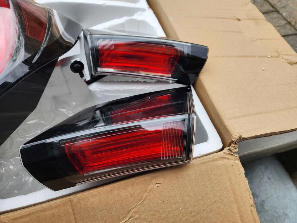 OEM Civic 10th gen Hatchback Taillight - photo 3