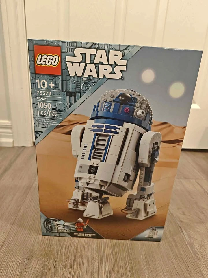 BNIB LEGO Star Wars 75379 R2-D2