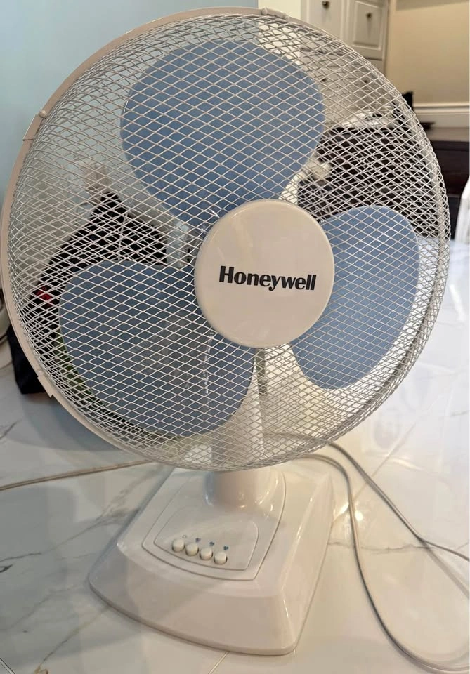 Honeywell Oscillating Table Fan 16.5”– Powerful & Quiet Cooling