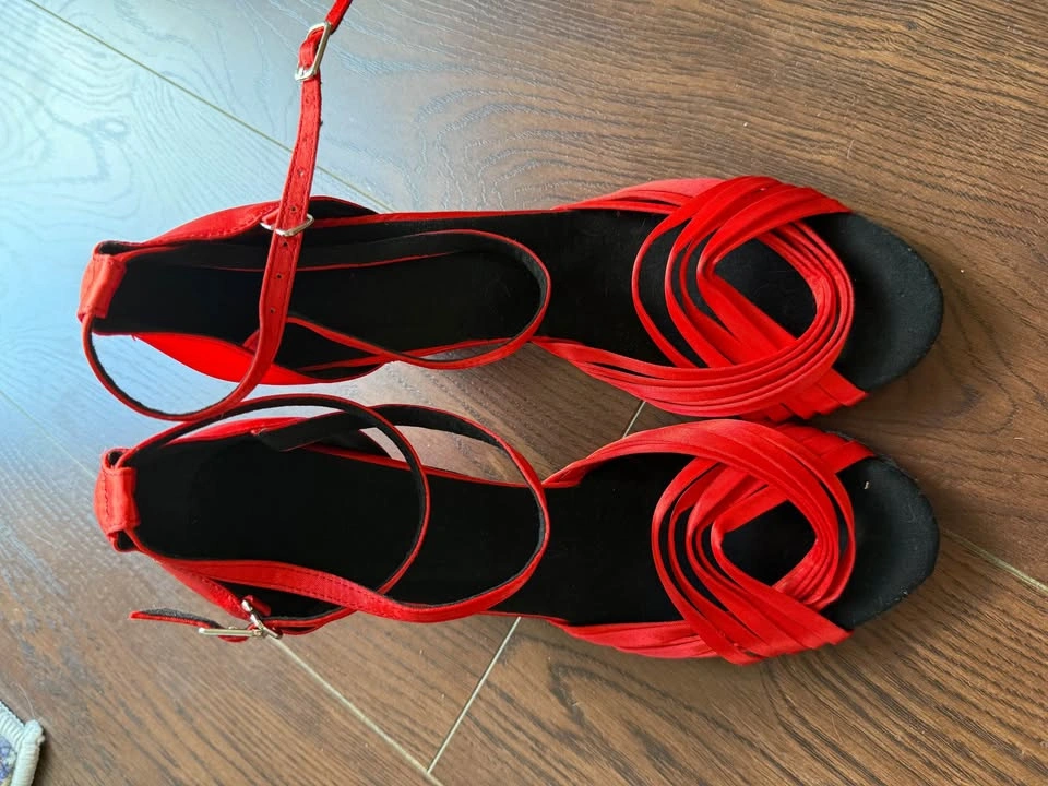 Red dancing shoes (Size 9) - photo 2