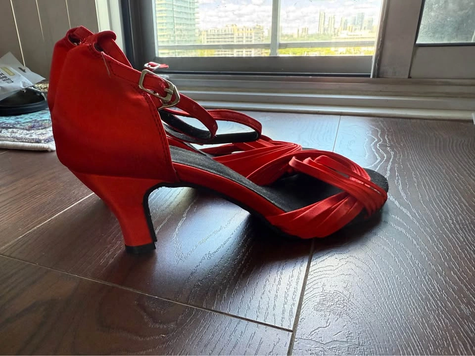 Red dancing shoes (Size 9) - photo 3