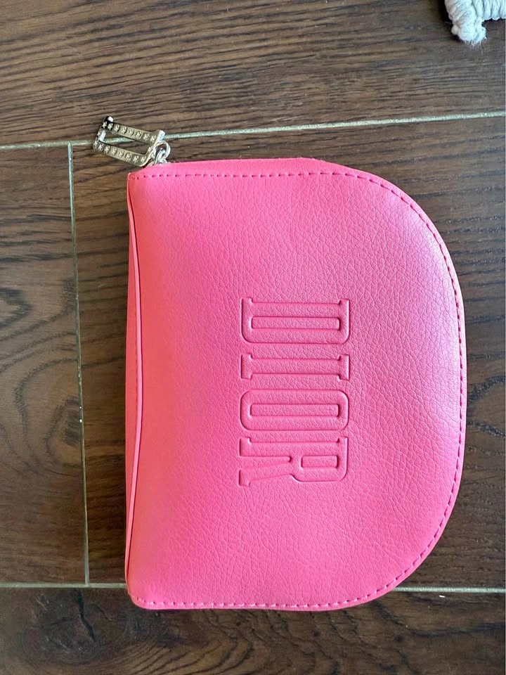 Makeup pouch