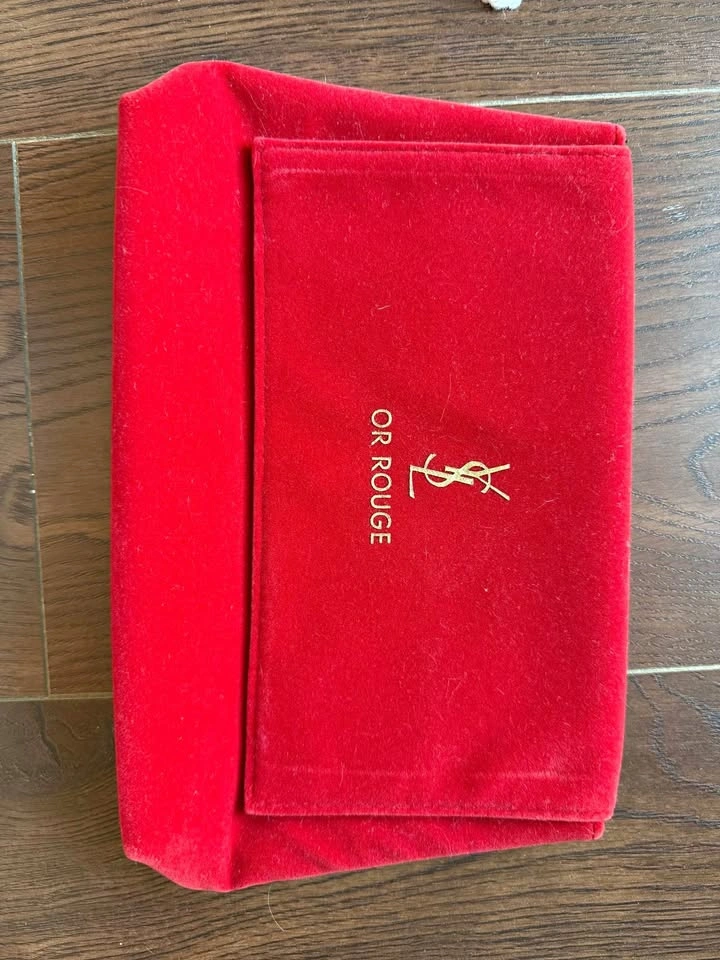 Makeup pouch