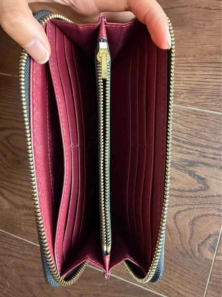 Marc Jacobs Teal Leather Wallet with Gold Accents - photo 3