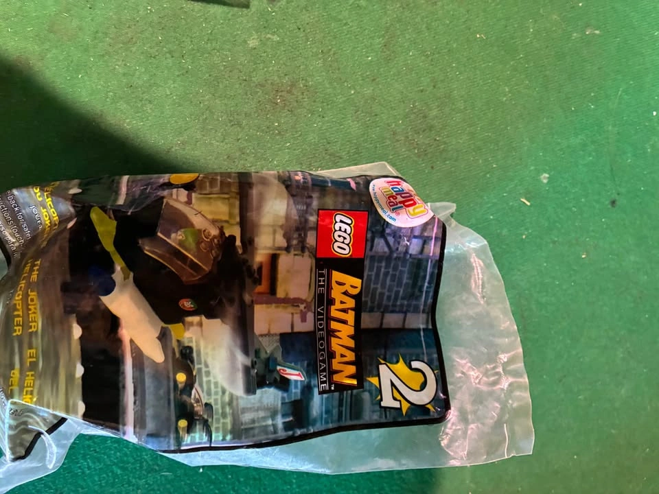 2006 McDonalds happy meal Batman toys unopen - photo 2