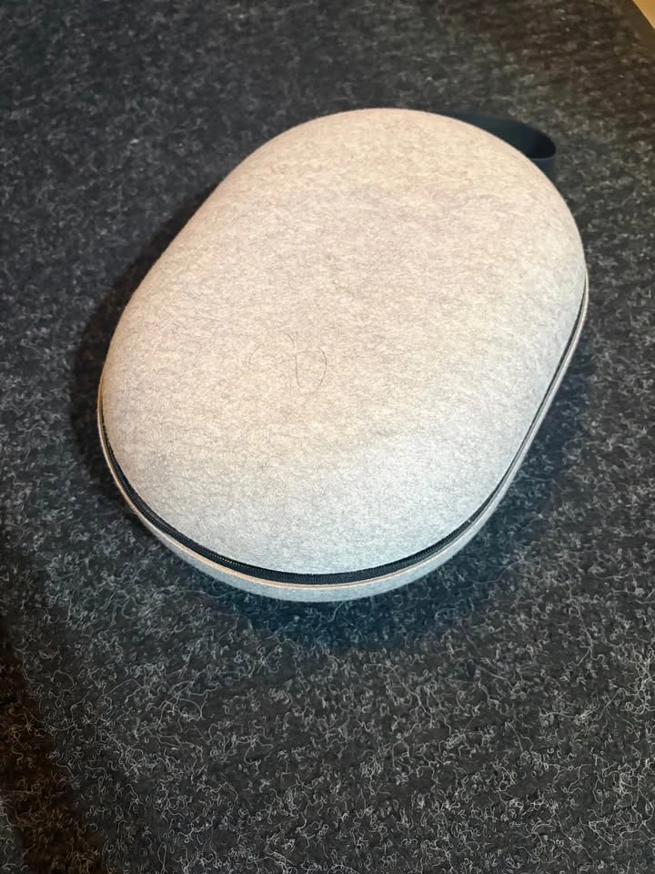 Meta Quest Carrying Case - photo 3