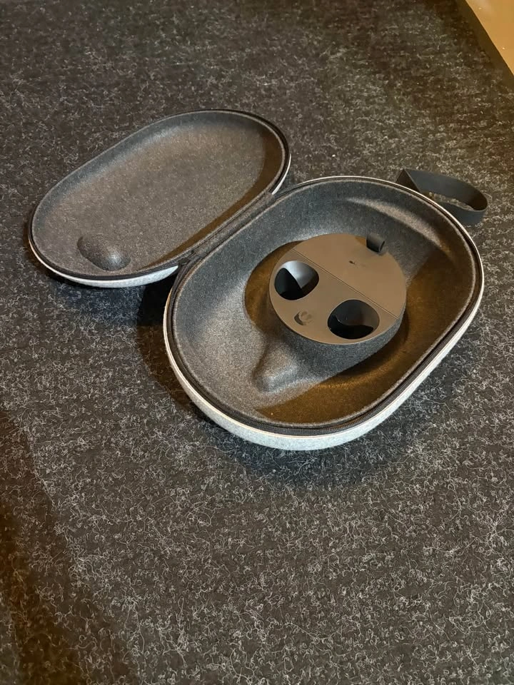 Meta Quest Carrying Case - photo 4