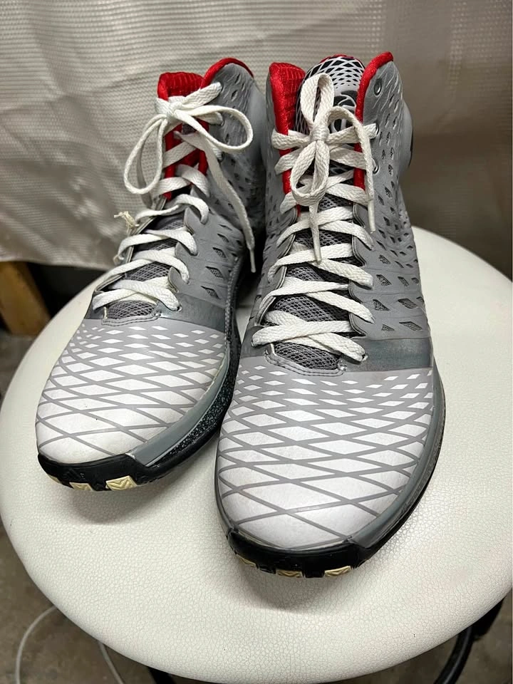⚽ Basketball shoes- Size 11.5