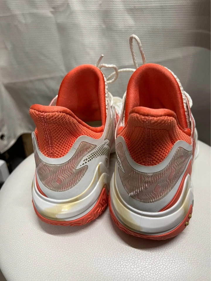 ⚽ Off White with Coral & gold accent Basketball Shoes. - Size 10 - photo 3