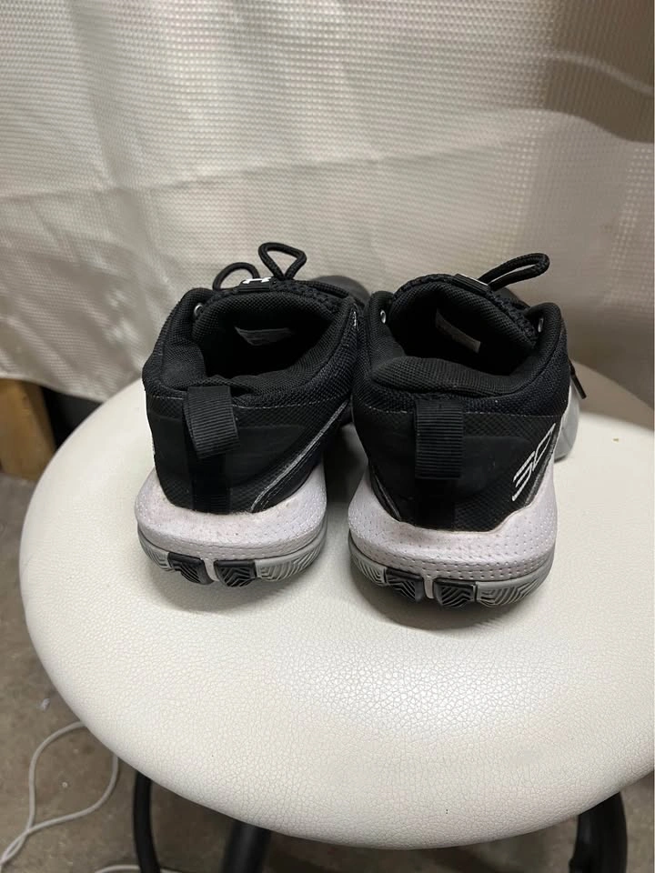 ⚽ Under Armour Basketball shoes- 5Y/7W - photo 3