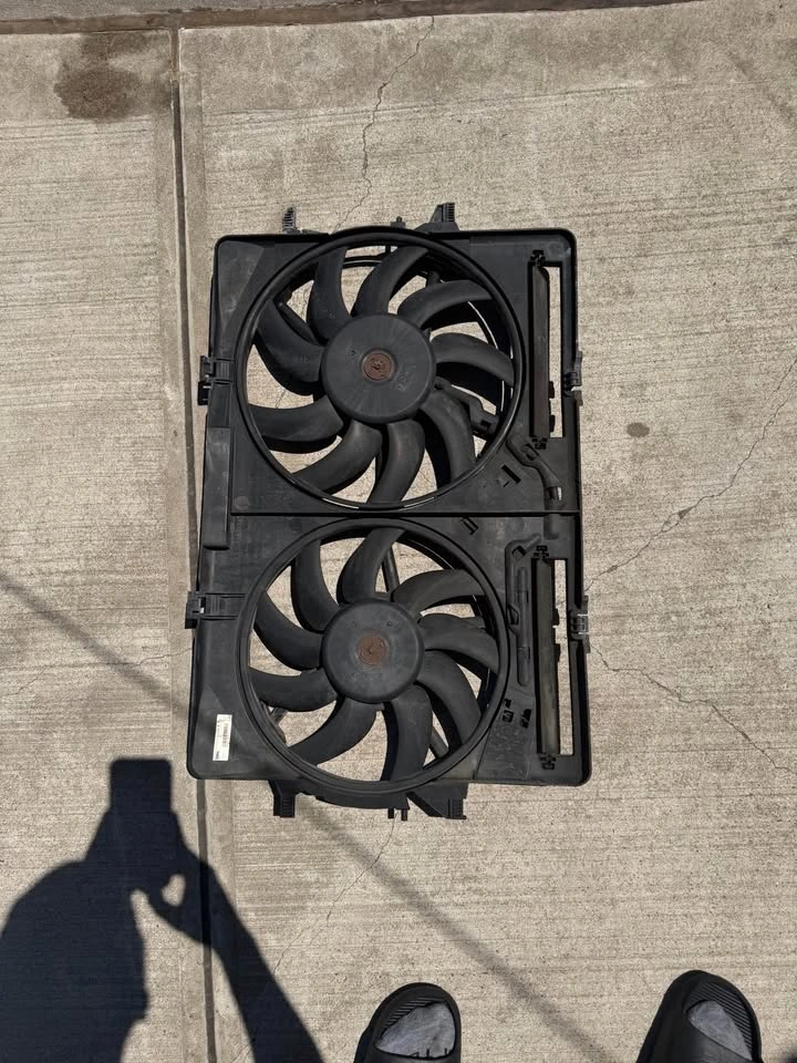 2011 Audi Radiator Cooling Fan Assembly - photo 2