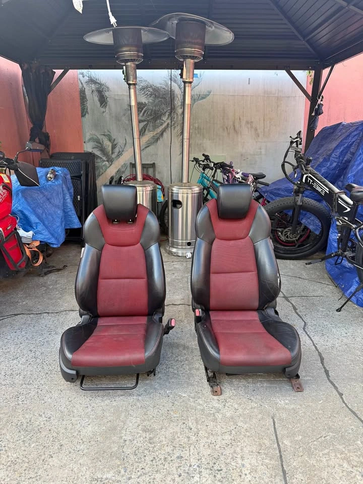 Genesis Coupe Black leather & Red Electric Car Seats