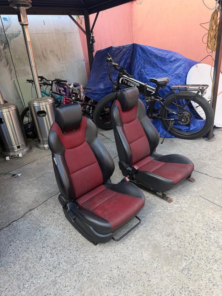 Genesis Coupe Black leather & Red Electric Car Seats - photo 2