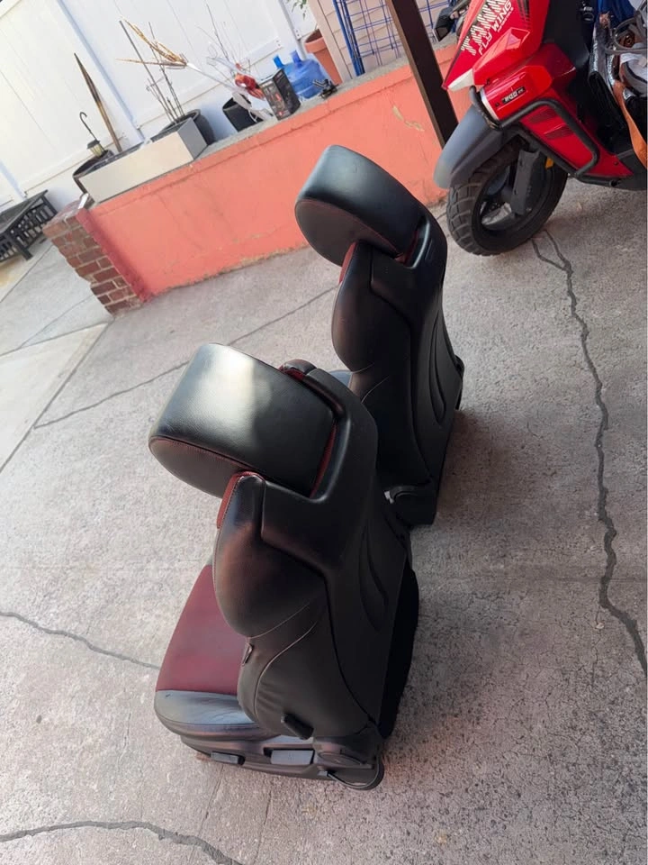 Genesis Coupe Black leather & Red Electric Car Seats - photo 5