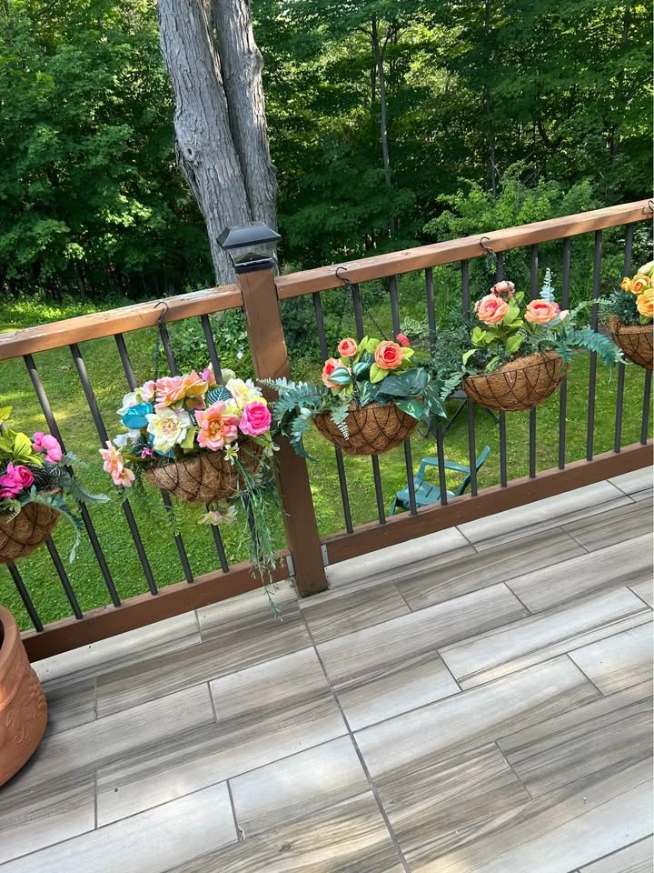 Nine hanging metal planters with silk flowers and plants - photo 2