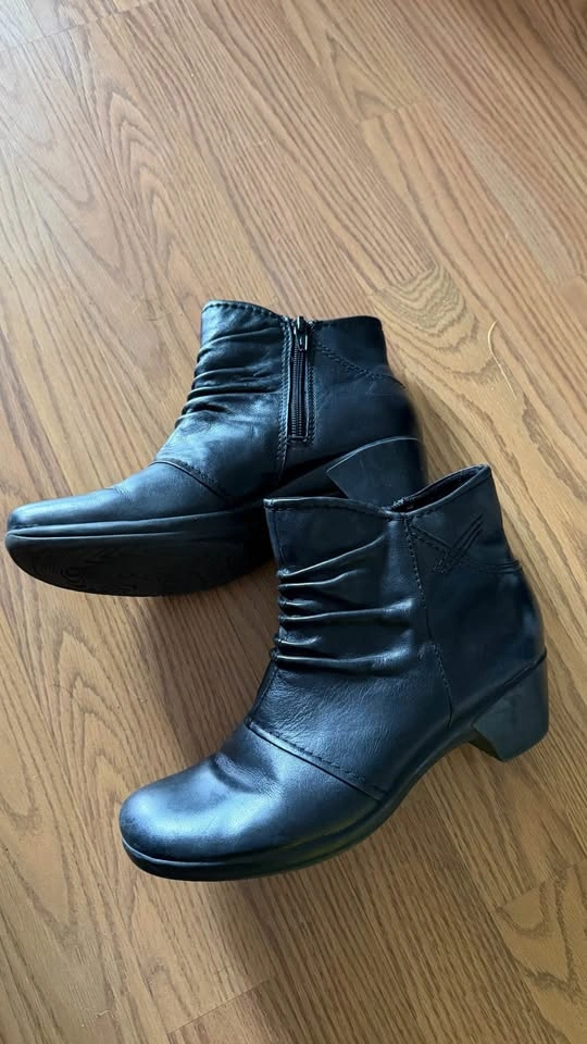 SoftMoc Women's Black Leather Ankle Boots Size 7 - photo 2