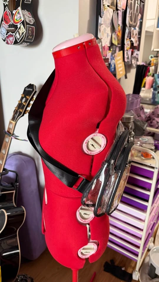transparent, stadium-approved PVC sling bag - photo 2