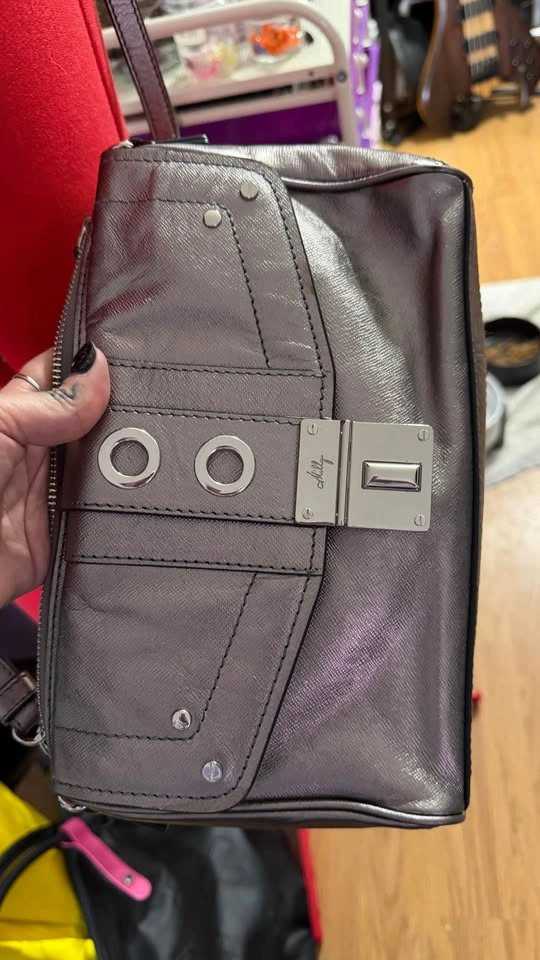 Milly gunmetal metallic clutch shoulder bag - photo 3