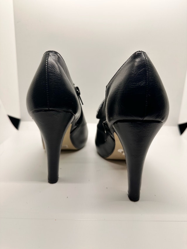 Madden Girl Black Faux Leather Zipper Flower Heels - photo 3