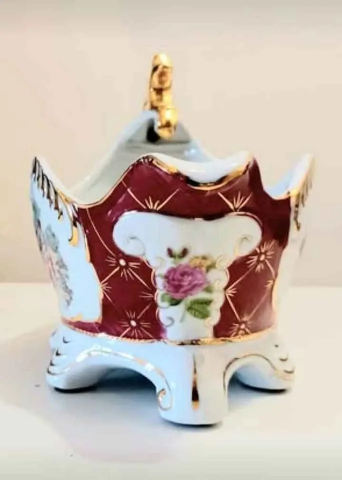 Hand Painted Limoges Royal Porcelain Bonboniere image indicator(8)