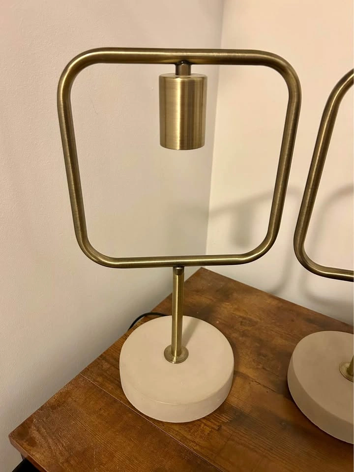 Two Matching geometric table lamps with brushed gold frames - photo 2