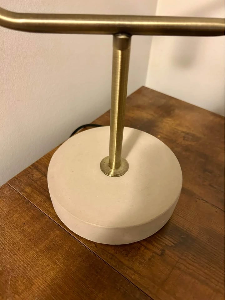 Two Matching geometric table lamps with brushed gold frames - photo 3