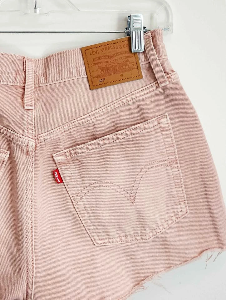 NWOT Levis 501 Original Pink Shorts – Size 26 Women's