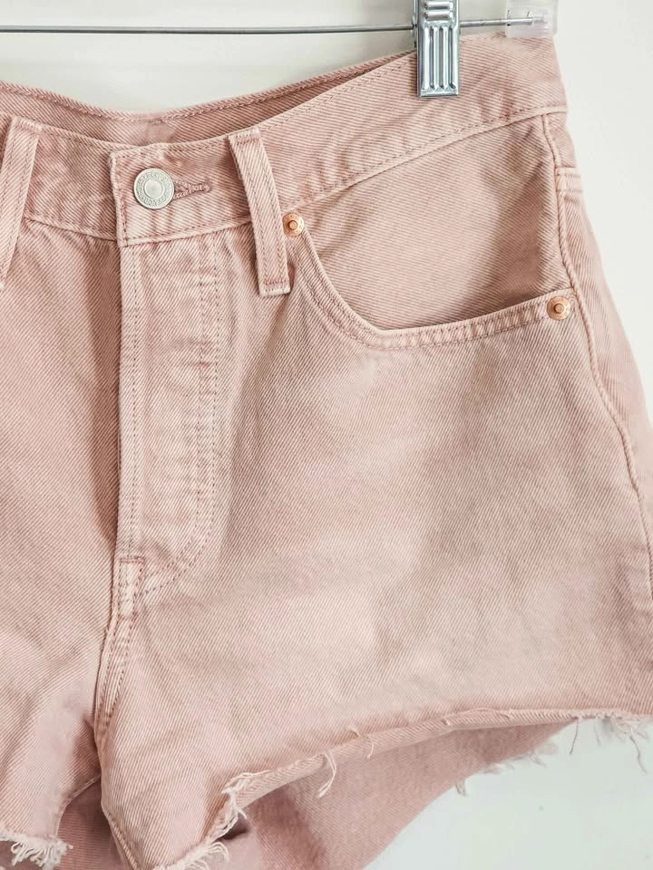 NWOT Levis 501 Original Pink Shorts – Size 26 Women's - photo 2