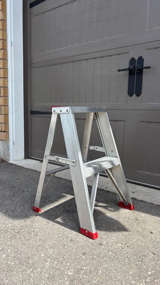 Two foot aluminum step ladder - photo 2