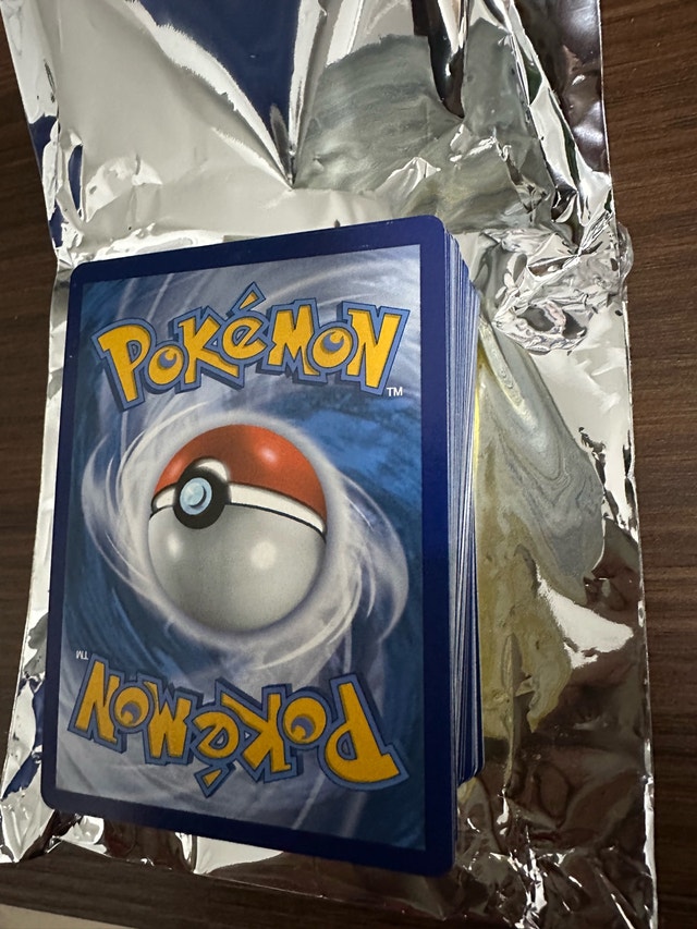 100 Brand new authentic Pokémon cards!