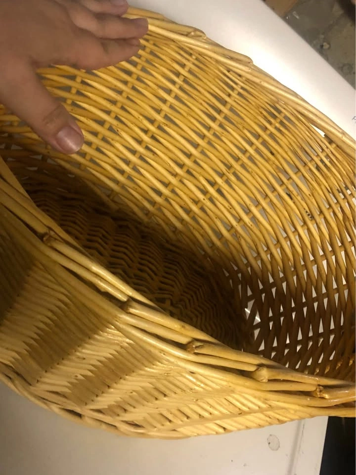 ⚽️ Medium sized laundry basket & old time Laundry sign - photo 2