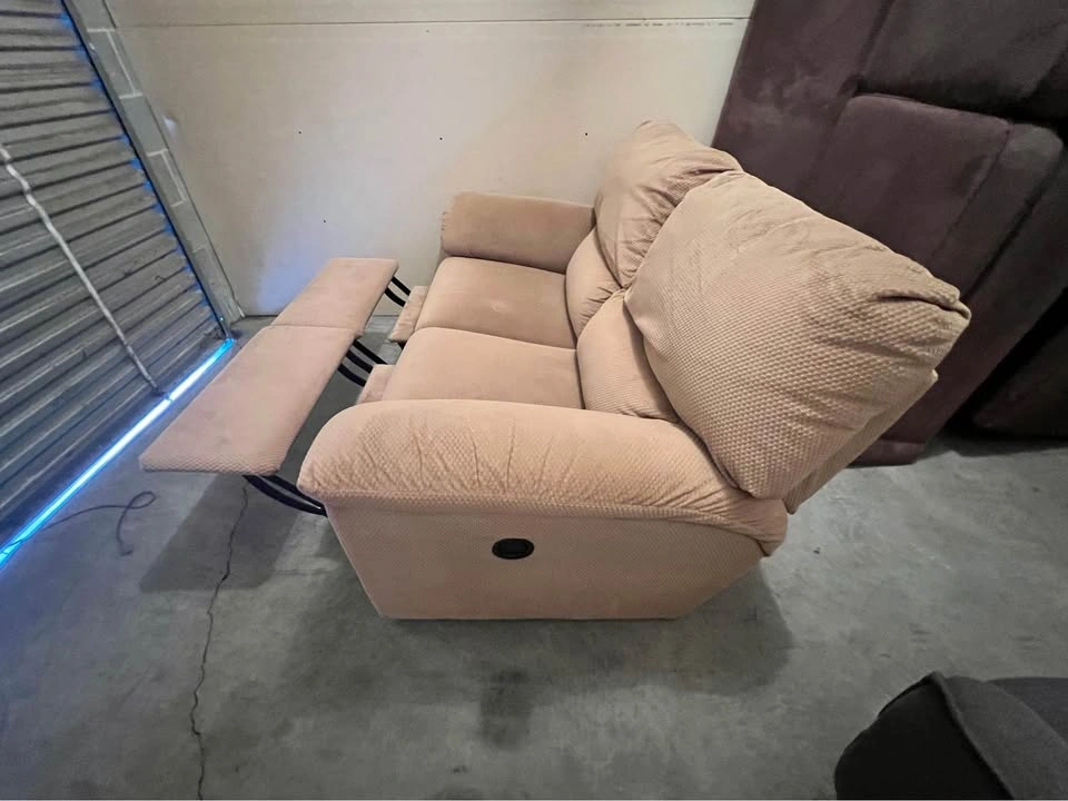 Free Delivery 🚚 Lazy Boy Reclining Loveseat Beige Sofa Couch - photo 2