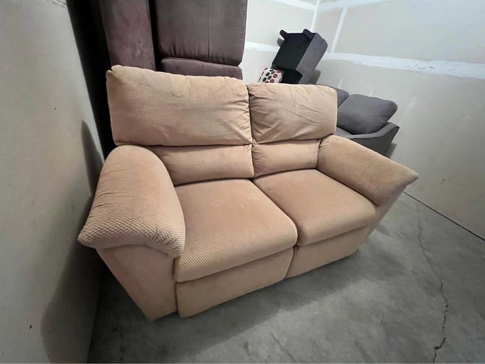 Free Delivery 🚚 Lazy Boy Reclining Loveseat Beige Sofa Couch - photo 4