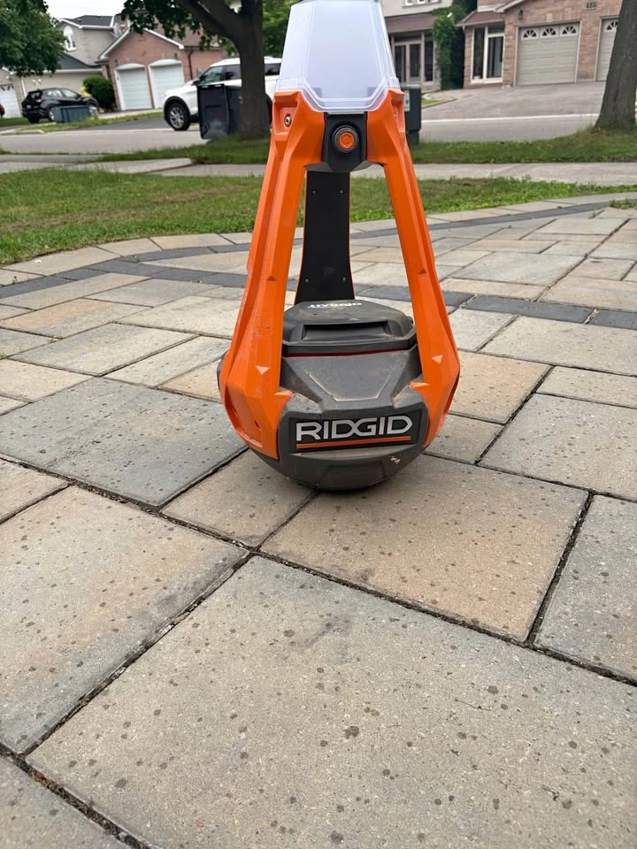 RIDGID 18V Hybrid Upright Area Light (LED Jobsite Light)