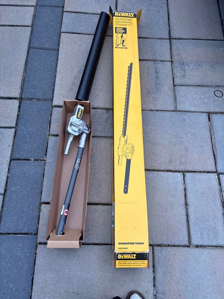 NEW DeWalt 22" Articulating Pole Hedge Trimmer Attachment