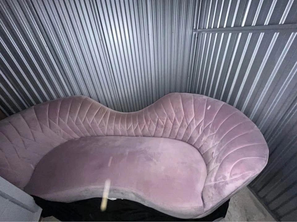 Suede Loveseat couch - photo 4