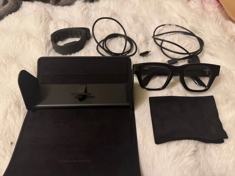 Ray-ban Meta Display + neural band like new condition - photo 3