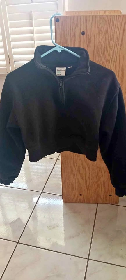 Aritzia TNA Sweatfleece Cropped Quarter-Zip Sweatshirt Black