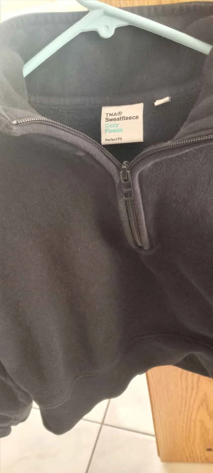 Aritzia TNA Sweatfleece Cropped Quarter-Zip Sweatshirt Black - photo 3