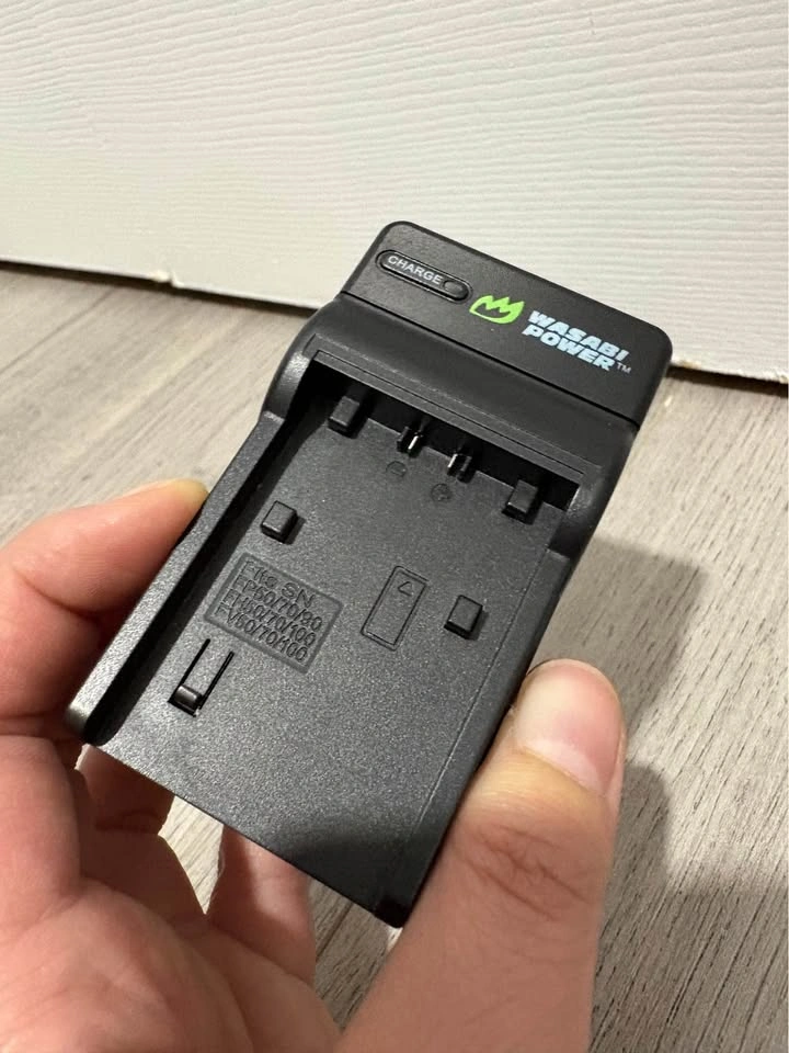 Wasabi power video/digital camera travel battery charger - photo 3