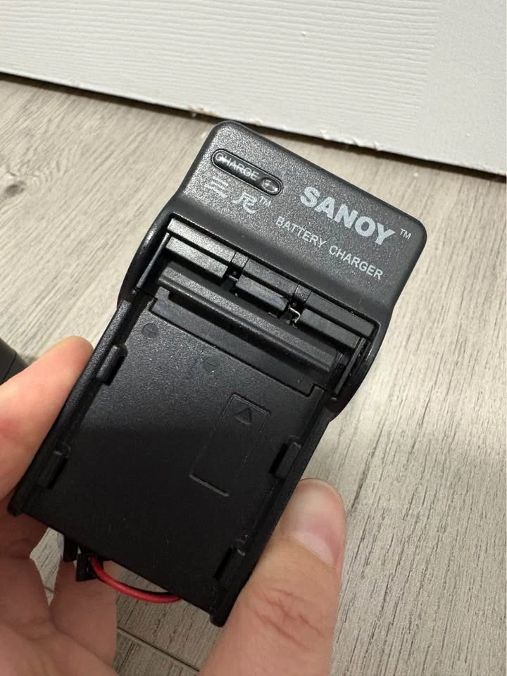 Video/digital camera battery travel charger - photo 2