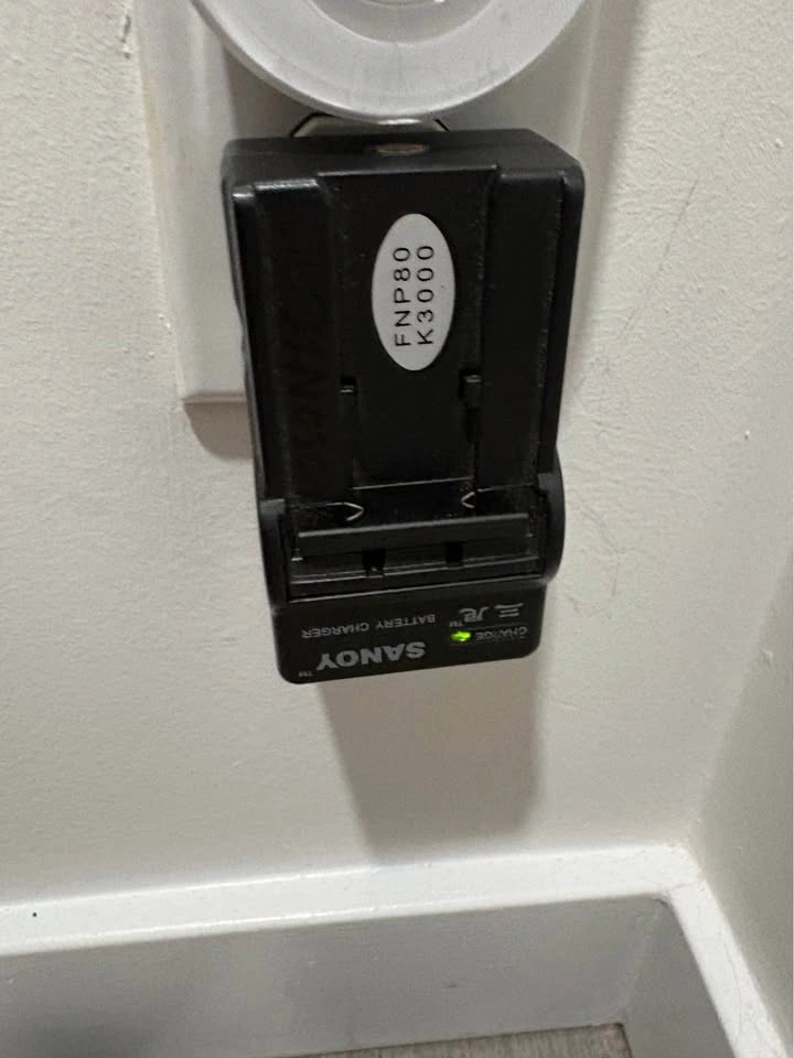Video/ digital camera travel charger - photo 2